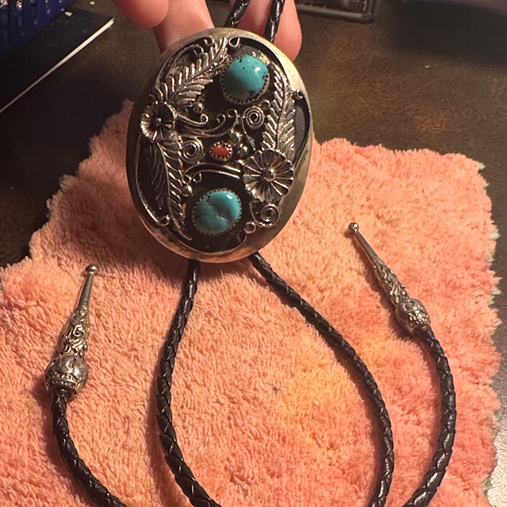 VINTAGE Navajo Sterling Silver and Kingman Turquoise Western Bolo Tie - Picture 2 of 8